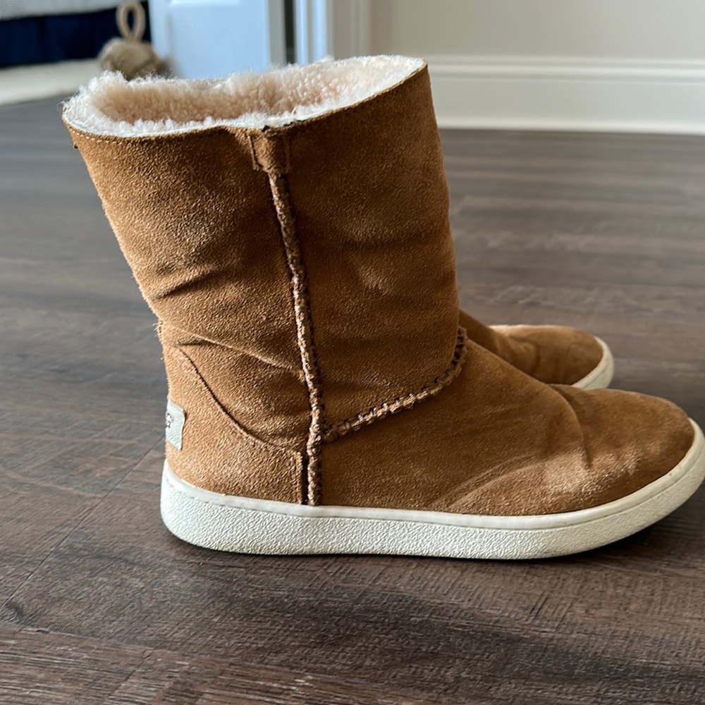 Ugg Mika Boots size 7.5 in Chestnut